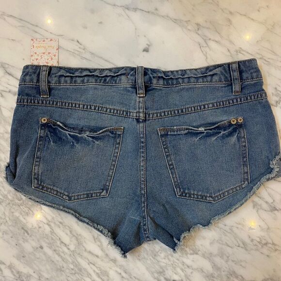 Free People Irreplaceable Cut Off Short in Felton - Picture 2 of 6